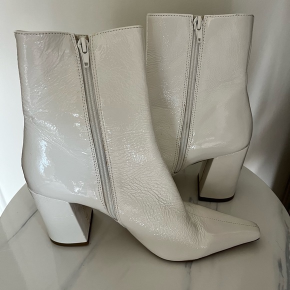 Women’s Steve Madden Zoe White Patent Boots Size 9 Mod - Picture 2 of 8
